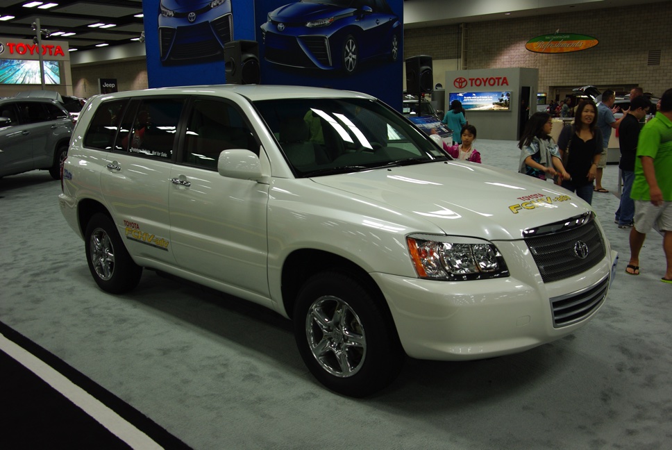Toyota FCHV-adv