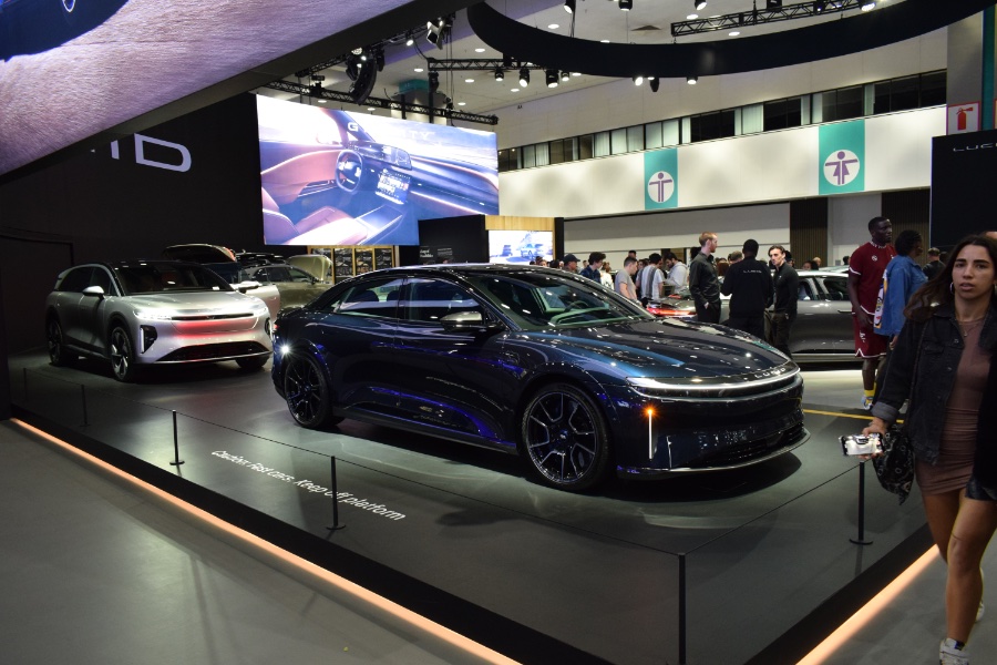 Lucid display with Sapphire