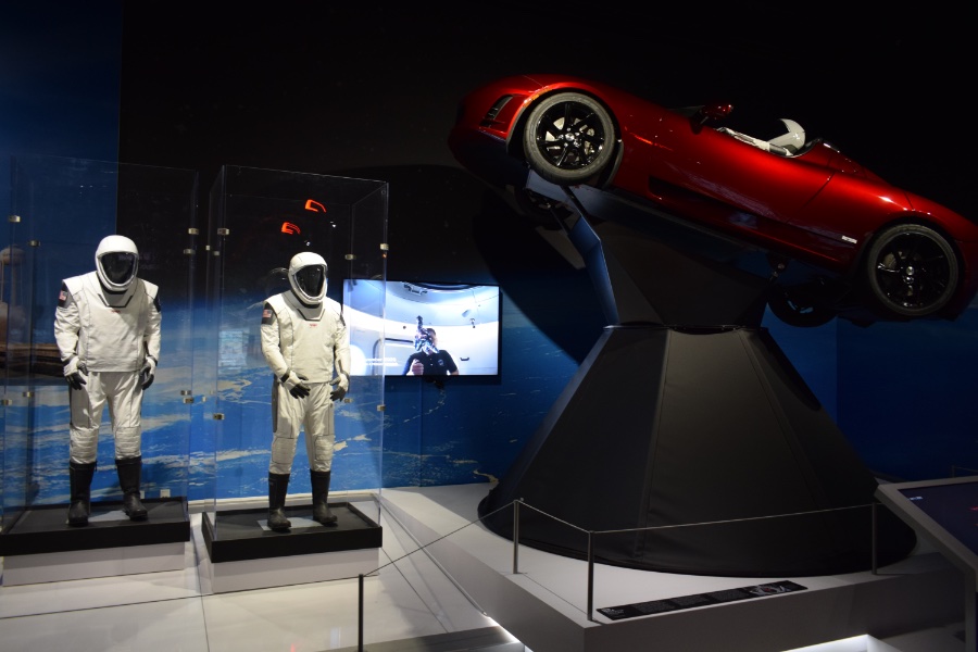 SpaceX suits and Starman Roadster payload
