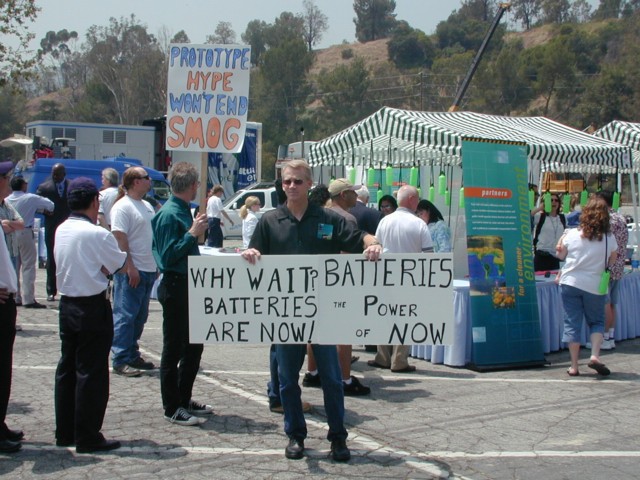 EV protestors at CaFCP L.A. Zoo event