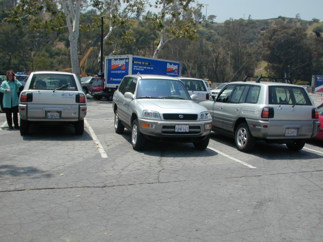 RAV4-EVs at CaFCP L.A. Zoo event