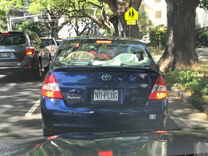 Old Prius with NO-PLUG plate