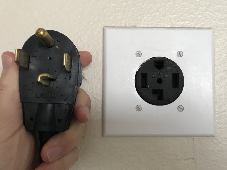 240V plug and socket