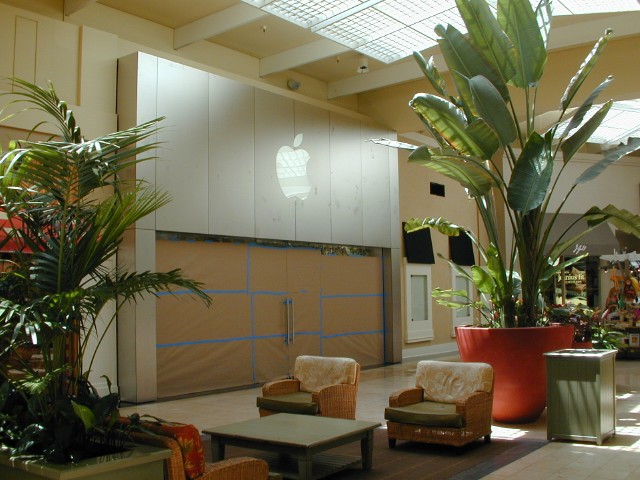 Manhattan Village - Apple Store - Apple
