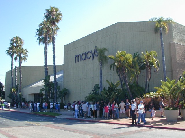 Line along outside of mall