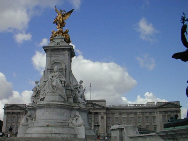 Monument to Victoria, and Buckingham Palace