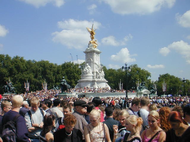 Crowd at Buckingham Palace