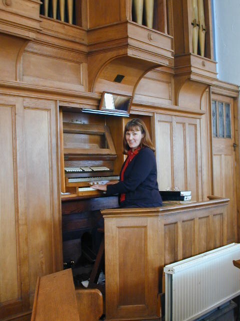 Lee at the organ