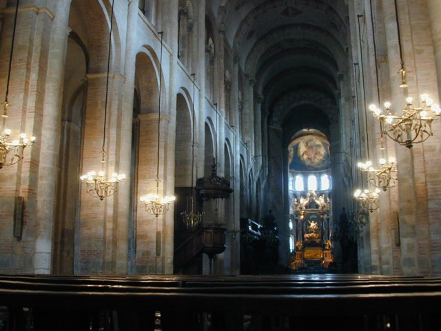 Inside Basilique Saint-Sernin