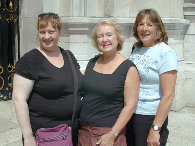 Caroline's sister and friend