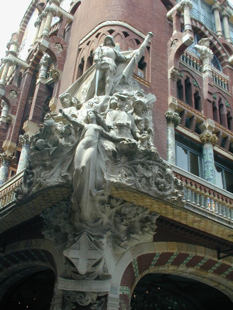 Statue at Palau de la Music&aacute; Catalana